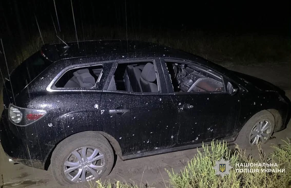 Ворожий дрон атакував село Менської громади: пошкоджені автівки та будинок