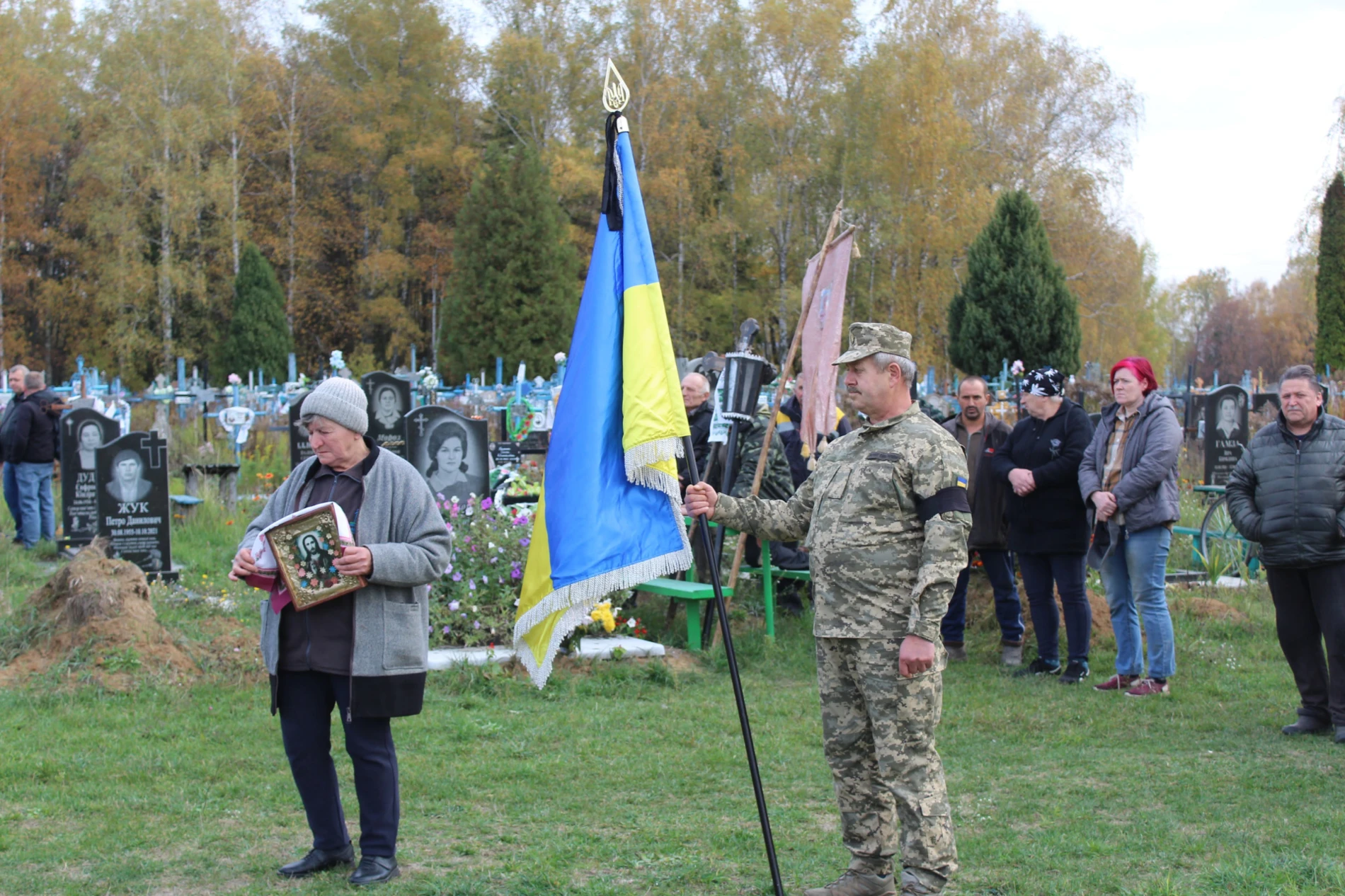 У Семенівці попрощалися з Юрієм Смущенком, який понад півтора року вважався зниклим безвісти