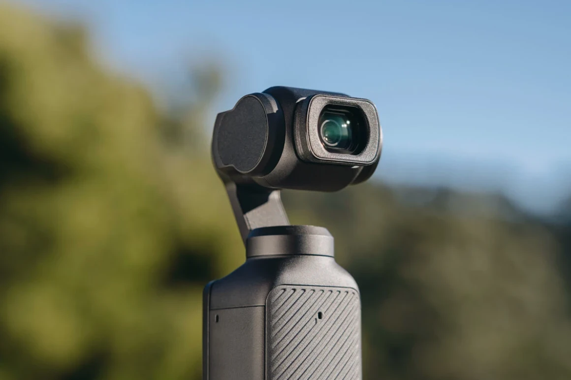 DJI Osmo Pocket 4: відмінності Standard Kit та Creator Combo