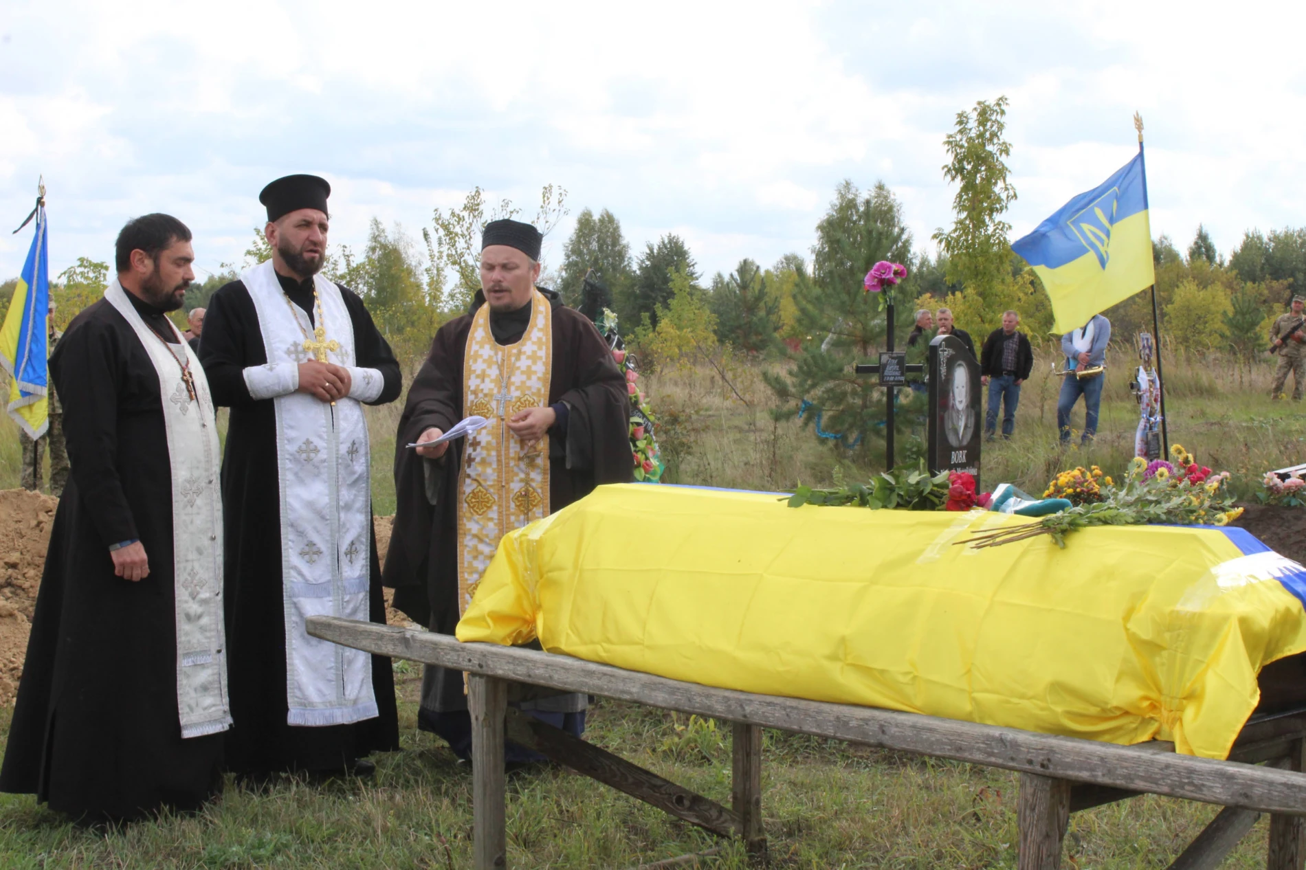 Менська громада попрощалася з Героєм Олександром Кардашовим