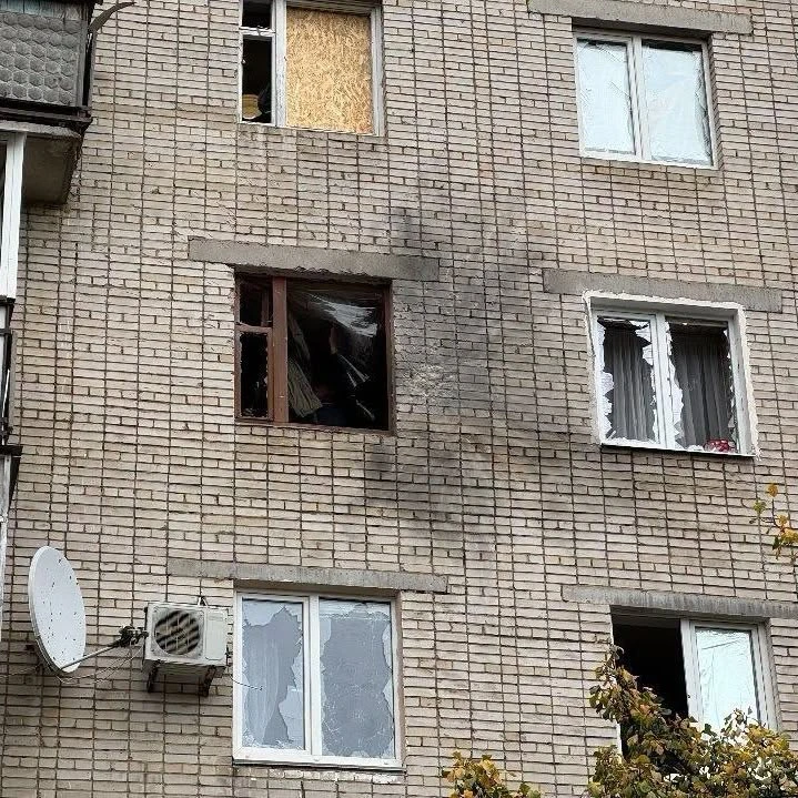 Російські війська атакували Чернігівщину: пошкоджено ліцей у Чернігові, є постраждалі