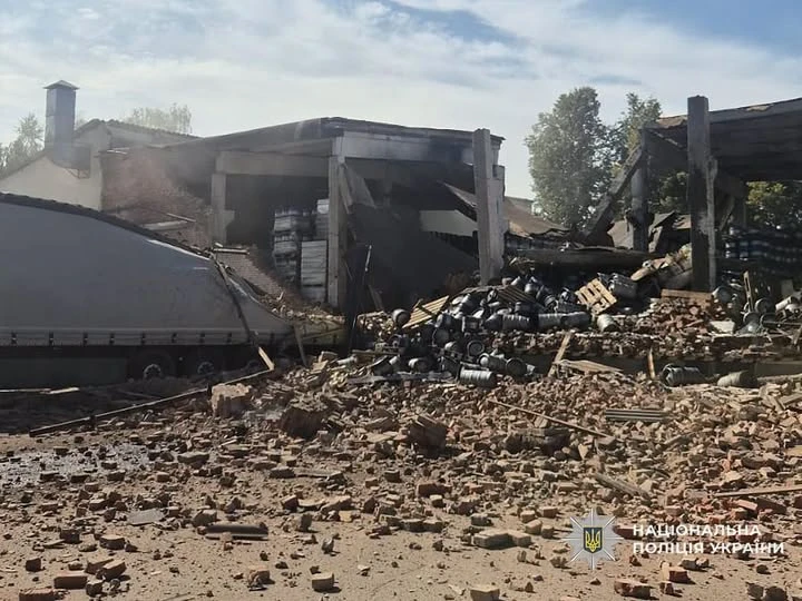 На Чернігівщині росіяни атакували склад, підприємства та храм: є постраждалі й значні втрати
