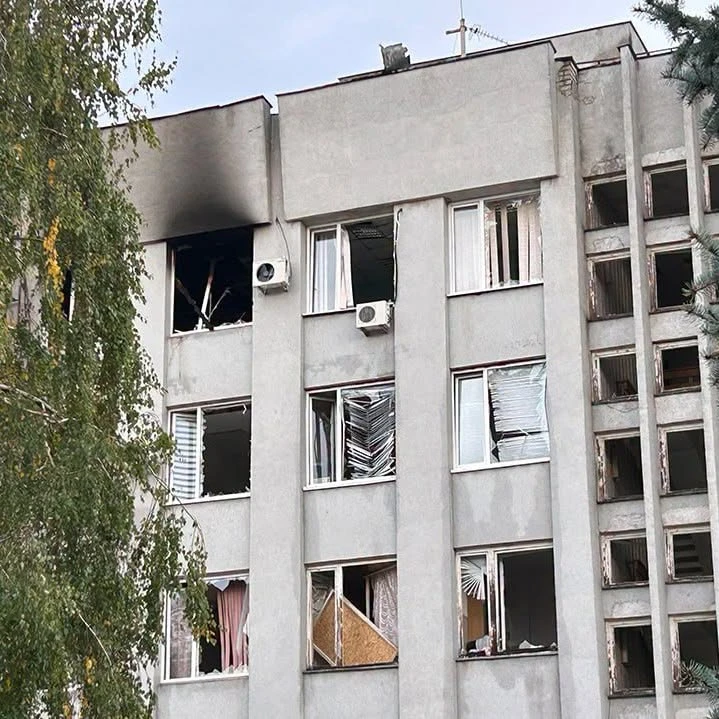 Росіяни атакували Чернігівщину: троє цивільних постраждали, у громадах горіли будинки