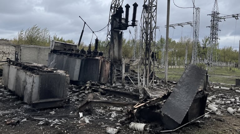 Через ворожу атаку частина Менської громади залишилася без електропостачання