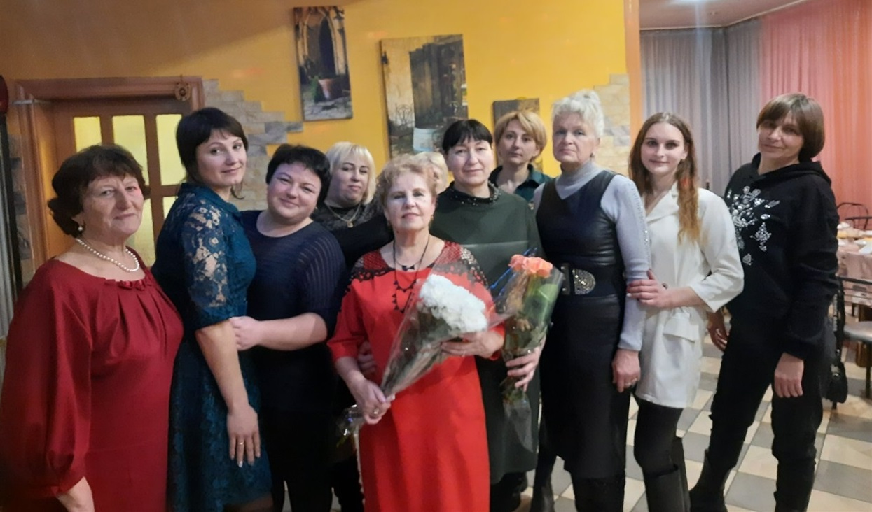Для колег Людмила Олександрівна є порадницею, еталоном жіночності, доброти, запалу та оптимізму