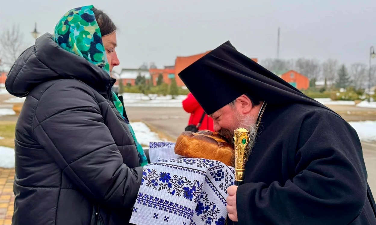 Владику Антонія зустрічають у селі Бреч