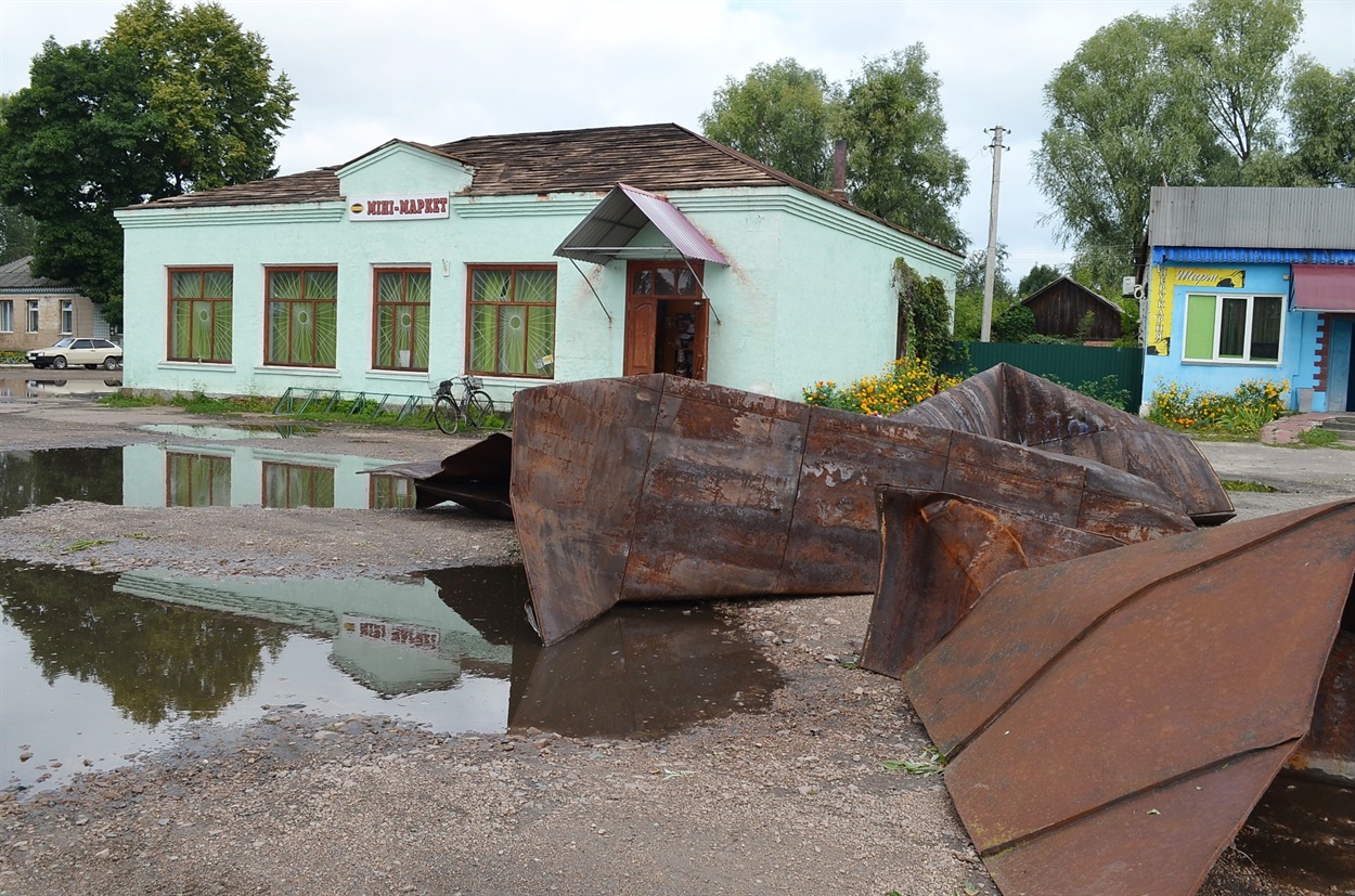Зірвана покрівля з магазину