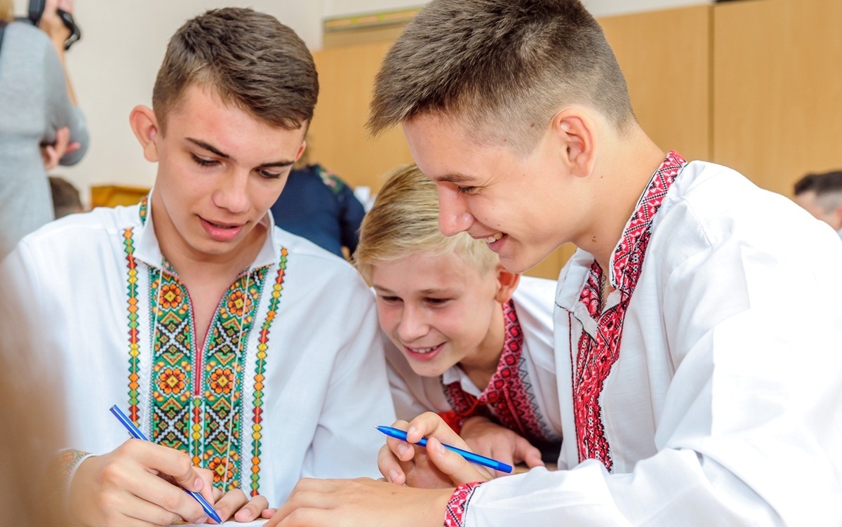 Поясніть дитині, що означає бути школярем та для чого це потрібно