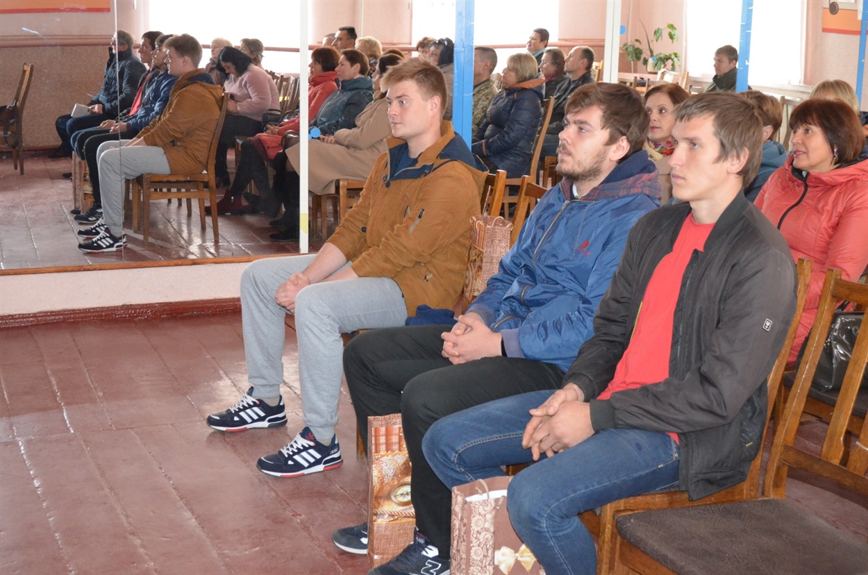 Ці хлопці йдуть в армію напередодні Дня захисника України