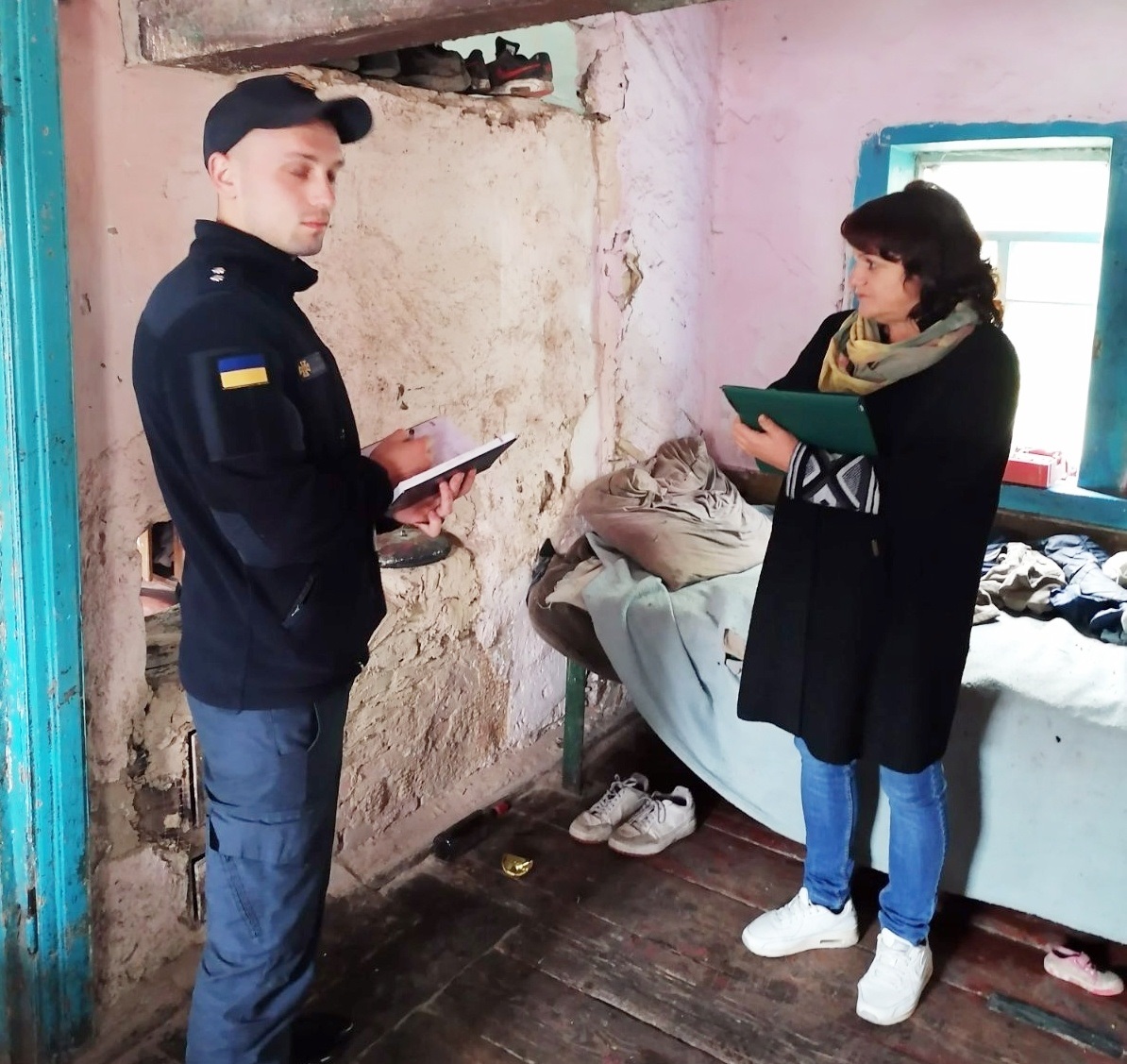 Провідний інспектор райвідділу УДСНС в Чернігівській області Дмитро Скоробагатько разом з начальником служби у справах дітей Оленою Васильчук побували в 10 населених пунктах