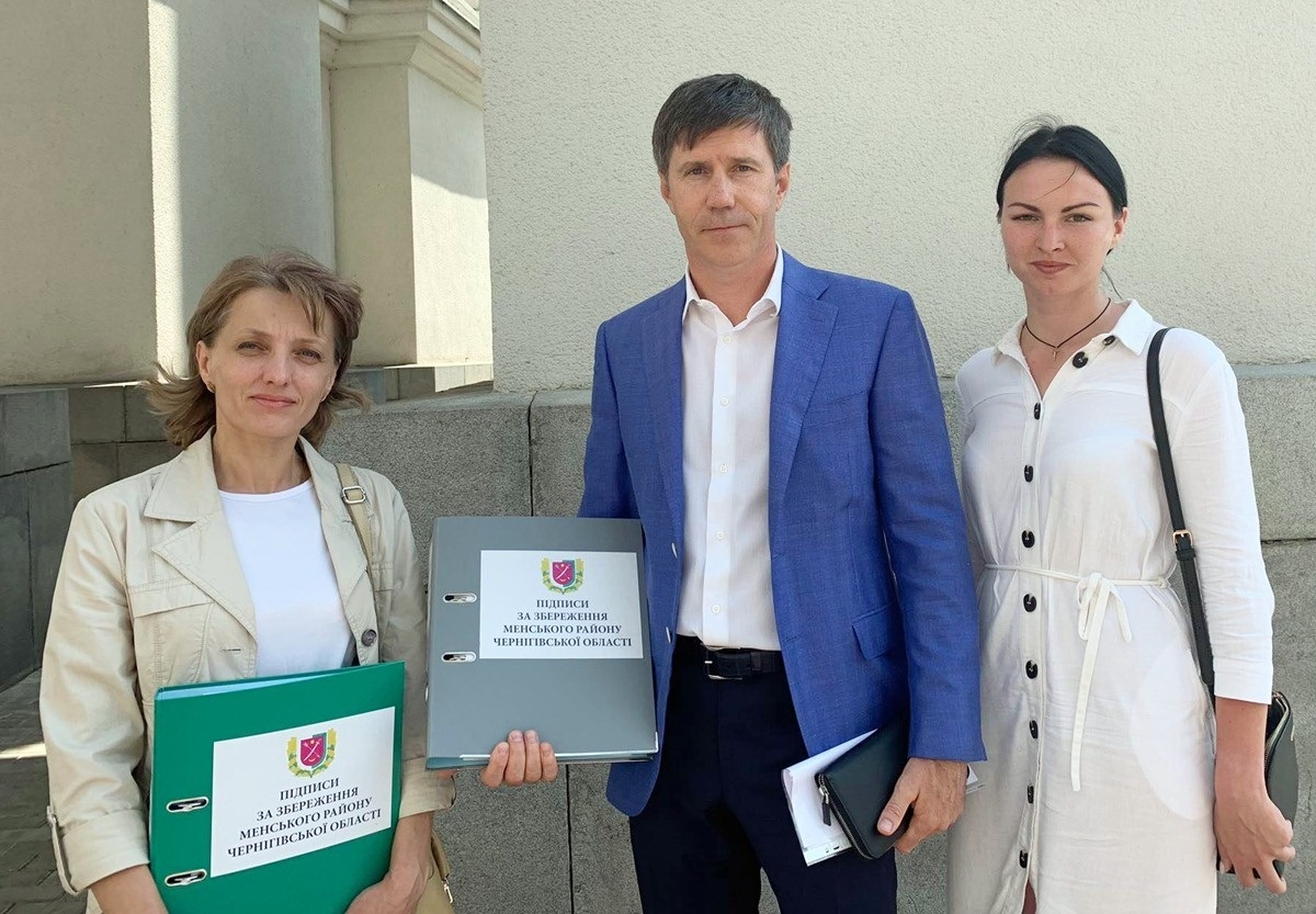 Оксана Булавка та Каріна Шаповаленко в Києві разом із нардепом Олександром Совою