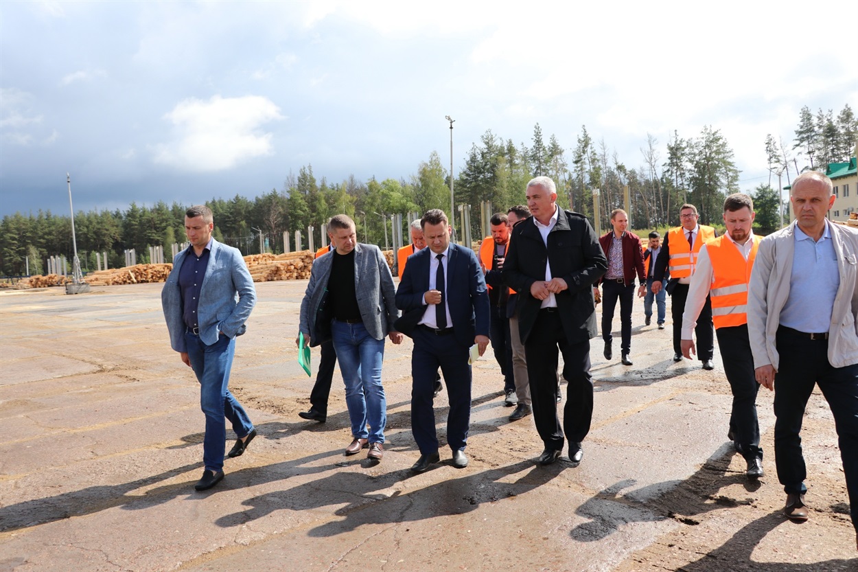Представники обласної влади та Державного агентства лісових ресурсів на території "СЛАВ ФОРЕСТ"