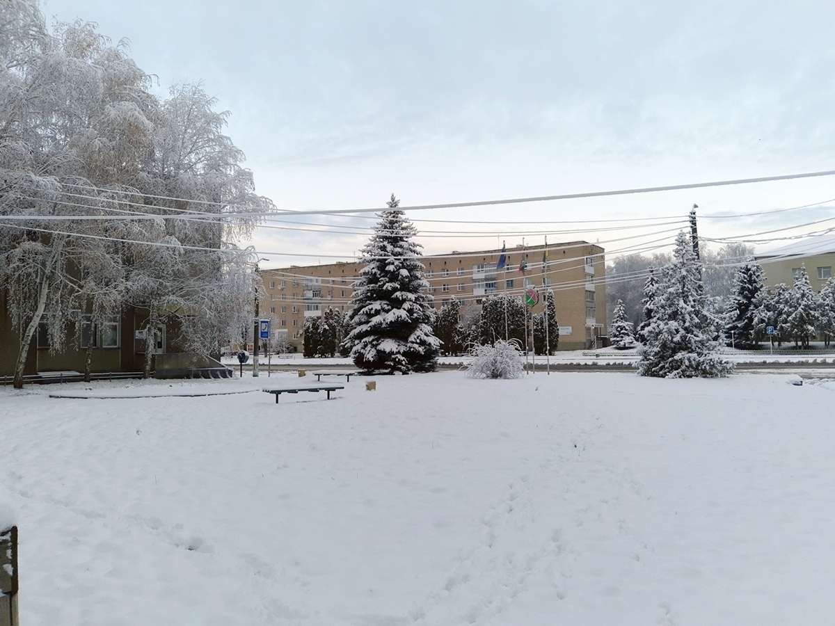 Такою була Мена зранку 21 листопада. Але невдовзі перший сніг розтанув