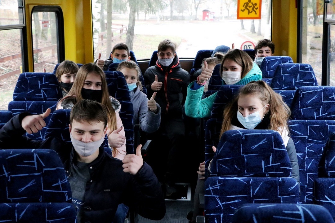 Наумівські школярі в новому автобусі