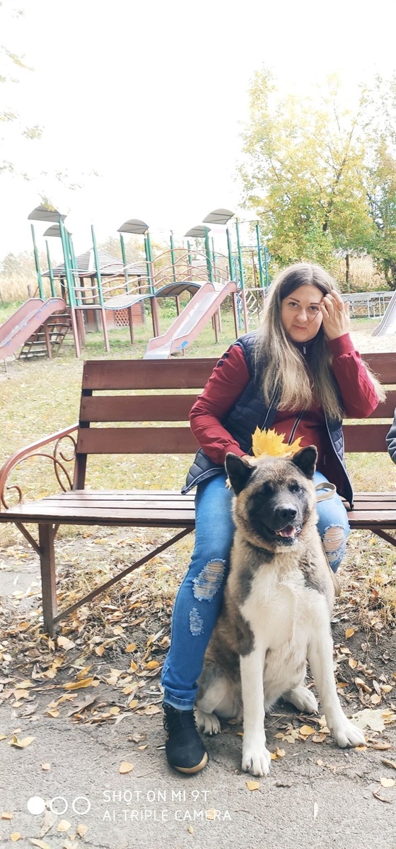 Олена Котелевська зі своїм чотирилапим другом