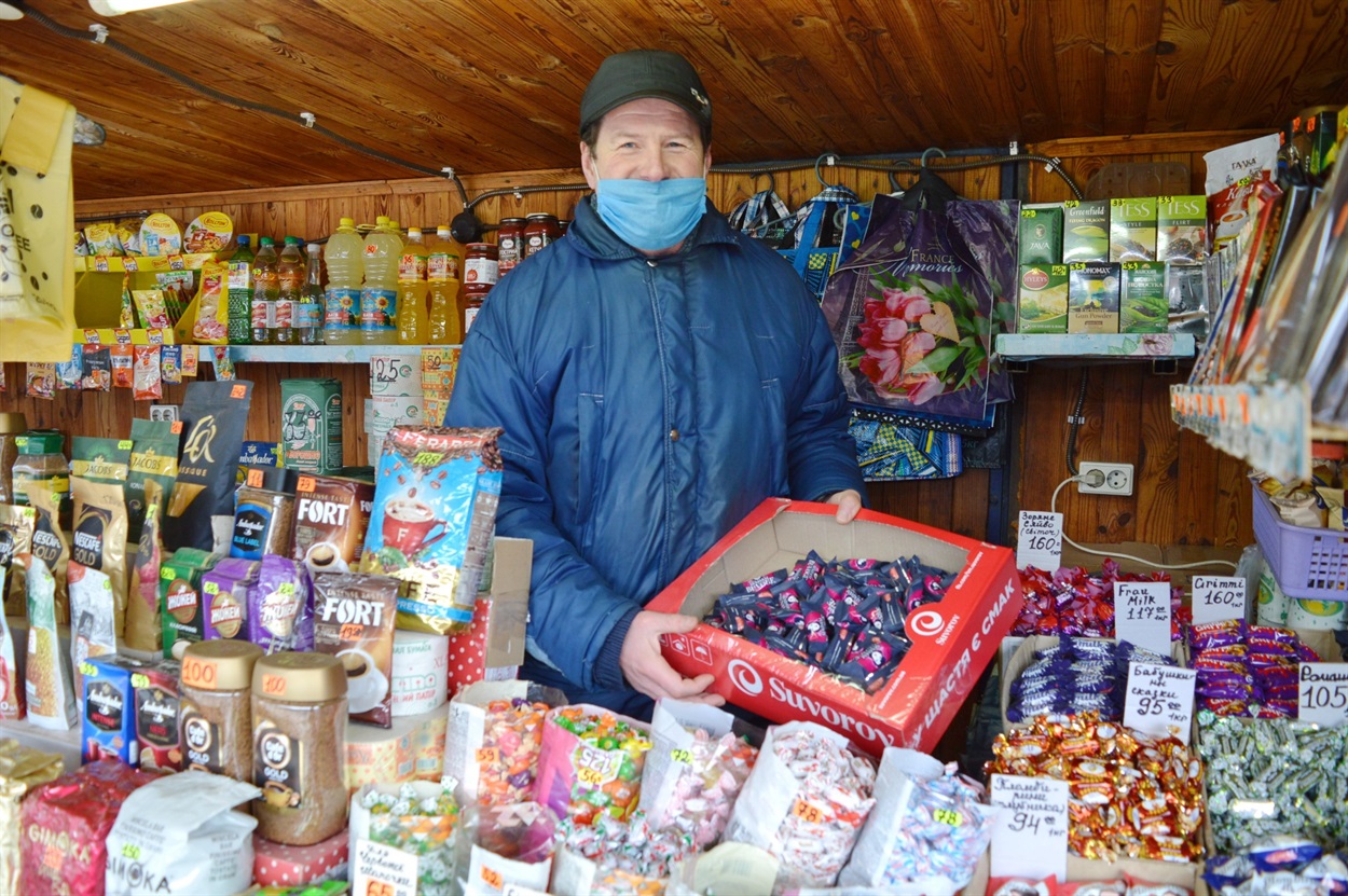 Максим Дрожжа пропонує цукерки - від 65 до 160 гривень за кіло