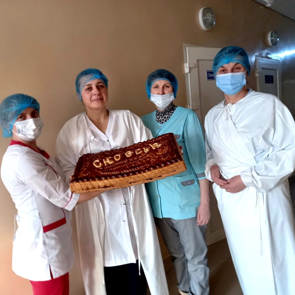 Смачний подарунок корюківським медикам