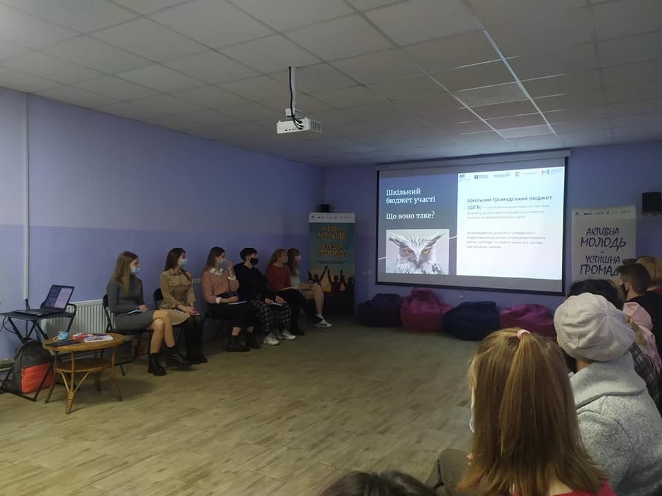 У Корюківському молодіжному центрі «КУБ» говорять про проєкти, які школярі можуть реалізувати у своїх навчальних закладах