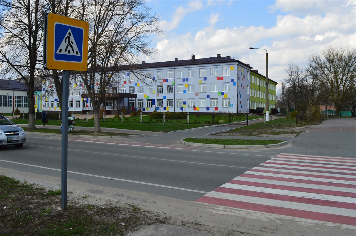 Корюківчанин каже, що не всі автівки пригальмовують у цьому місці
