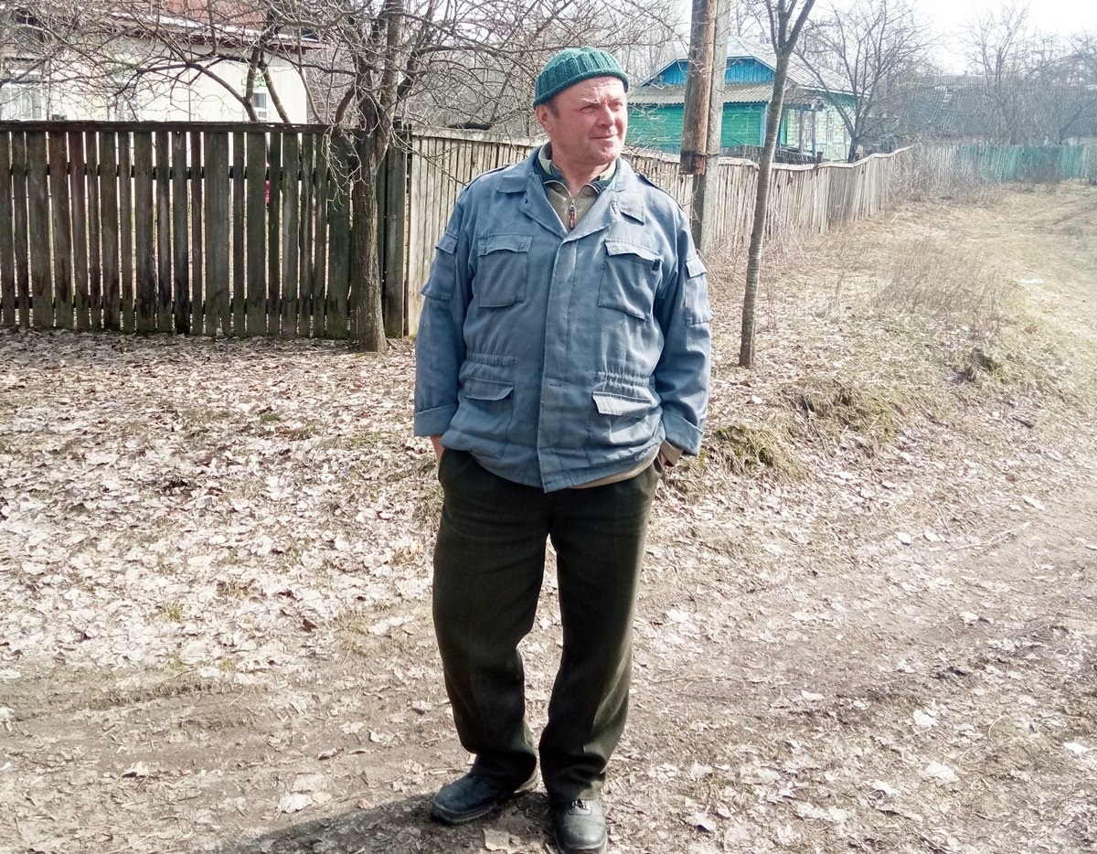 Гурту співрозмовників додалося. На голоси виходить 61-річний Олександр Тимошенко, що живе поряд