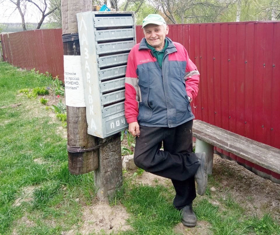 Пан Володимир каже, що раніше приїздили з Чернігова в село на гостини до його батьків