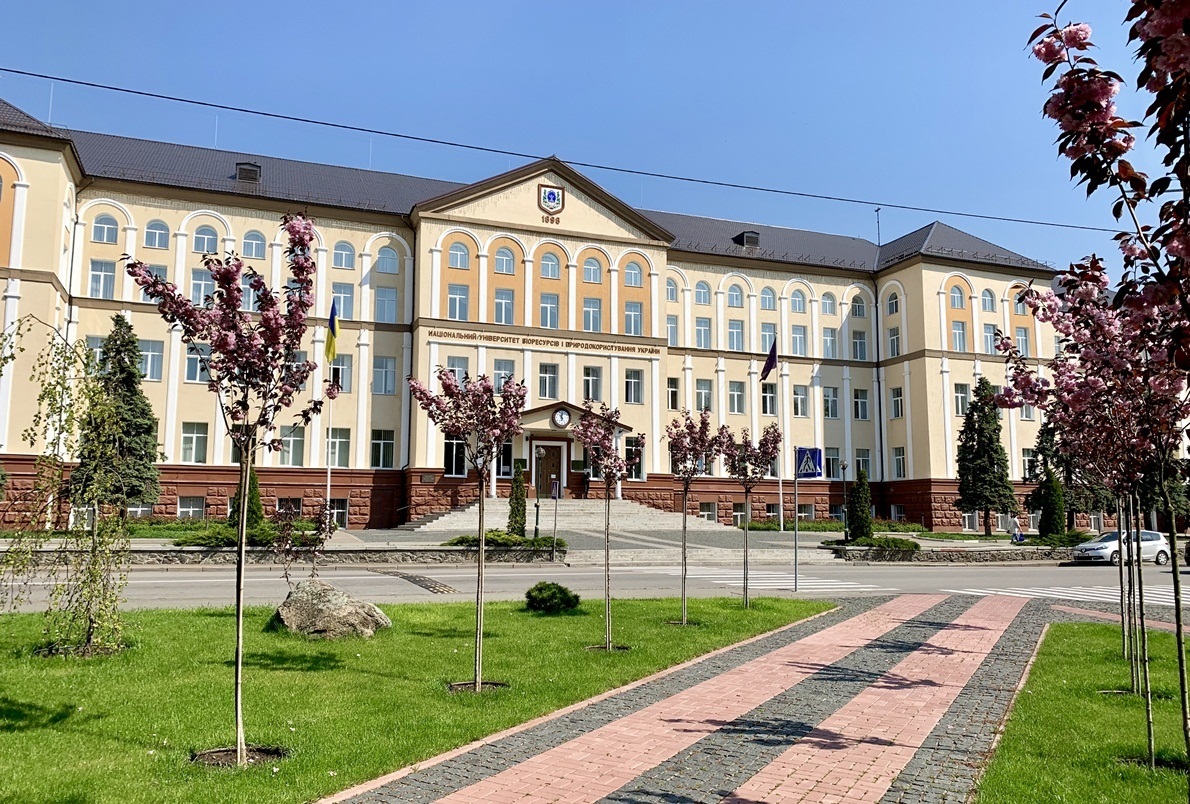 За усіма рейтингами наш університет – третій в столиці та щорічно покращує своє місце у десятці найкращих вишів України