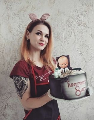 Лілія Голуб із власном виробом