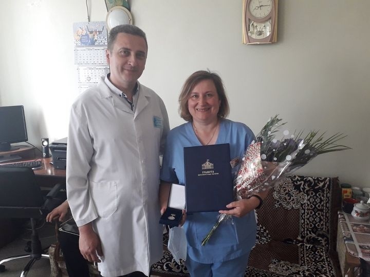 Тетяна Сорока та гендиректор КНП "Корюківська ЦРЛ" Сергій Пивовар