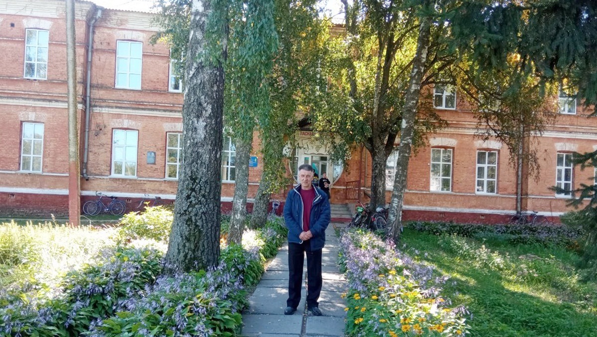 Господар Синявської школи Леонід П'ясковський