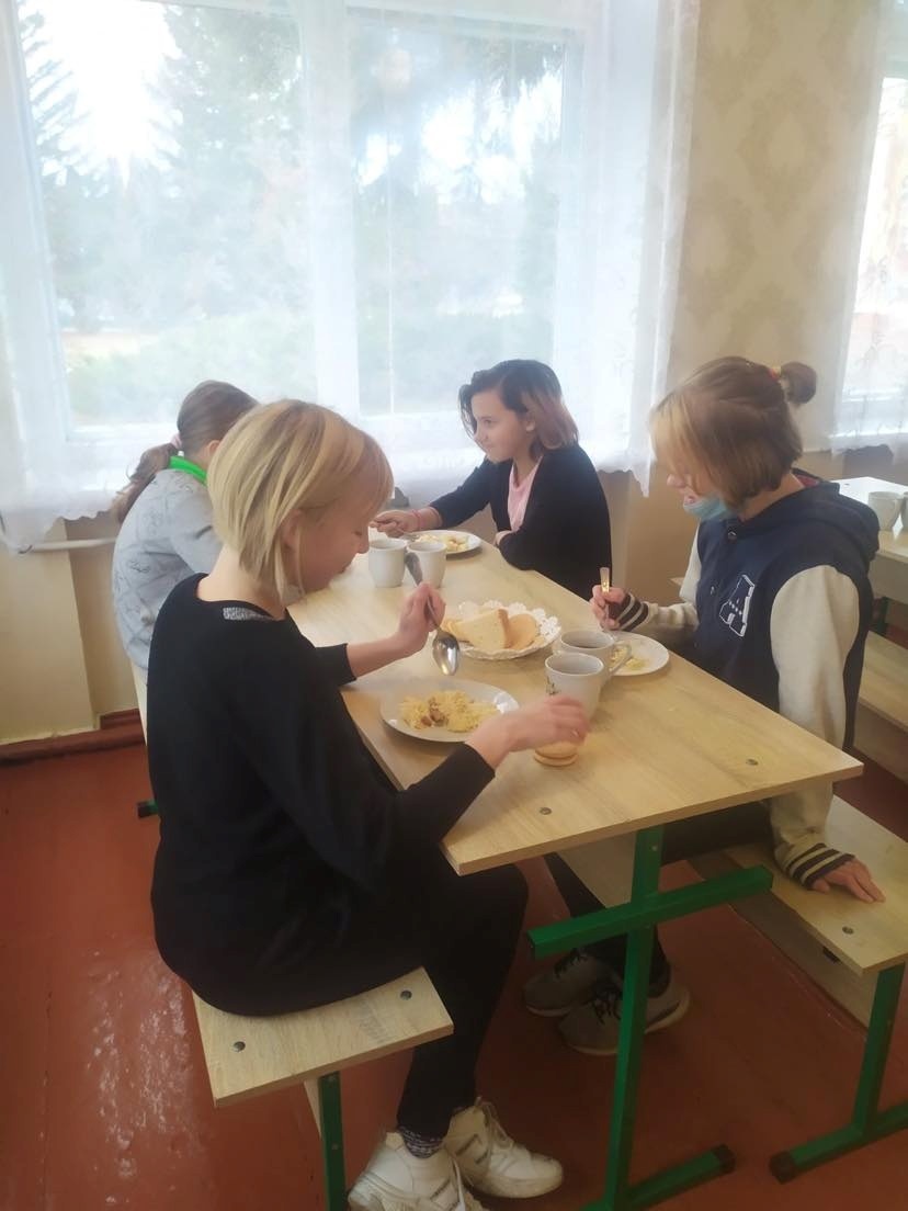 У менію плов і салат із свіжої капусти