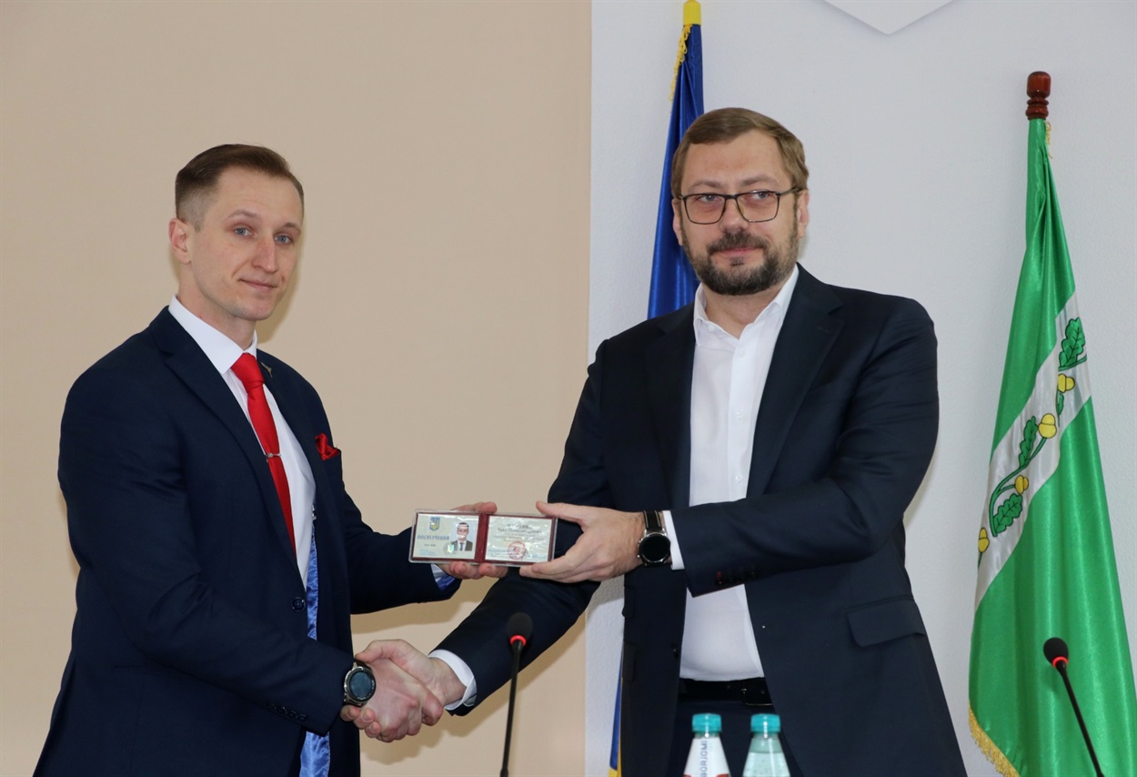 Урочисте вручення посвідчення