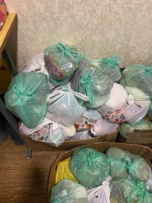 В пакетах потрохи різних харчів