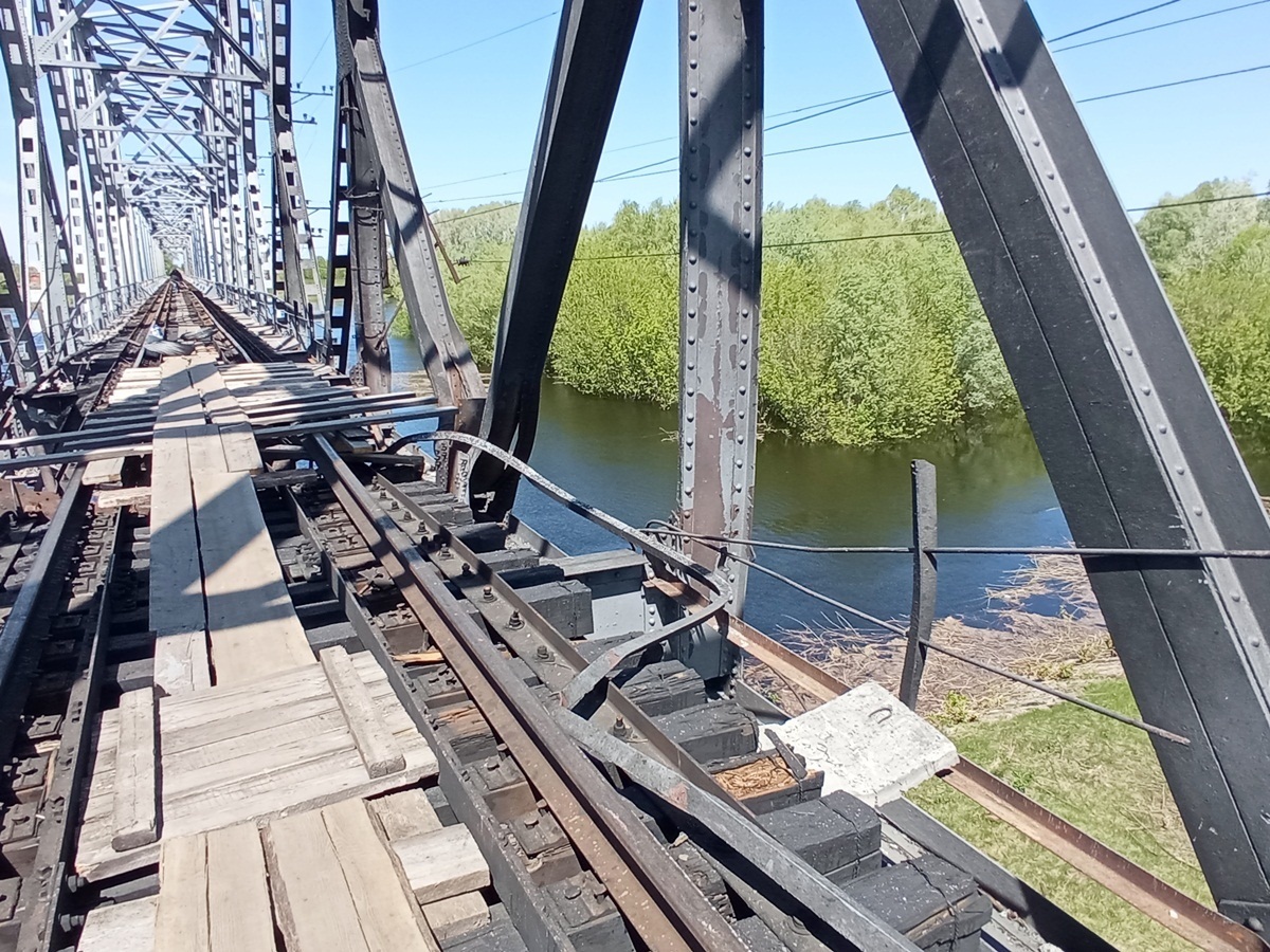 Якби не перила, то в Десні б стало більше залізяччя