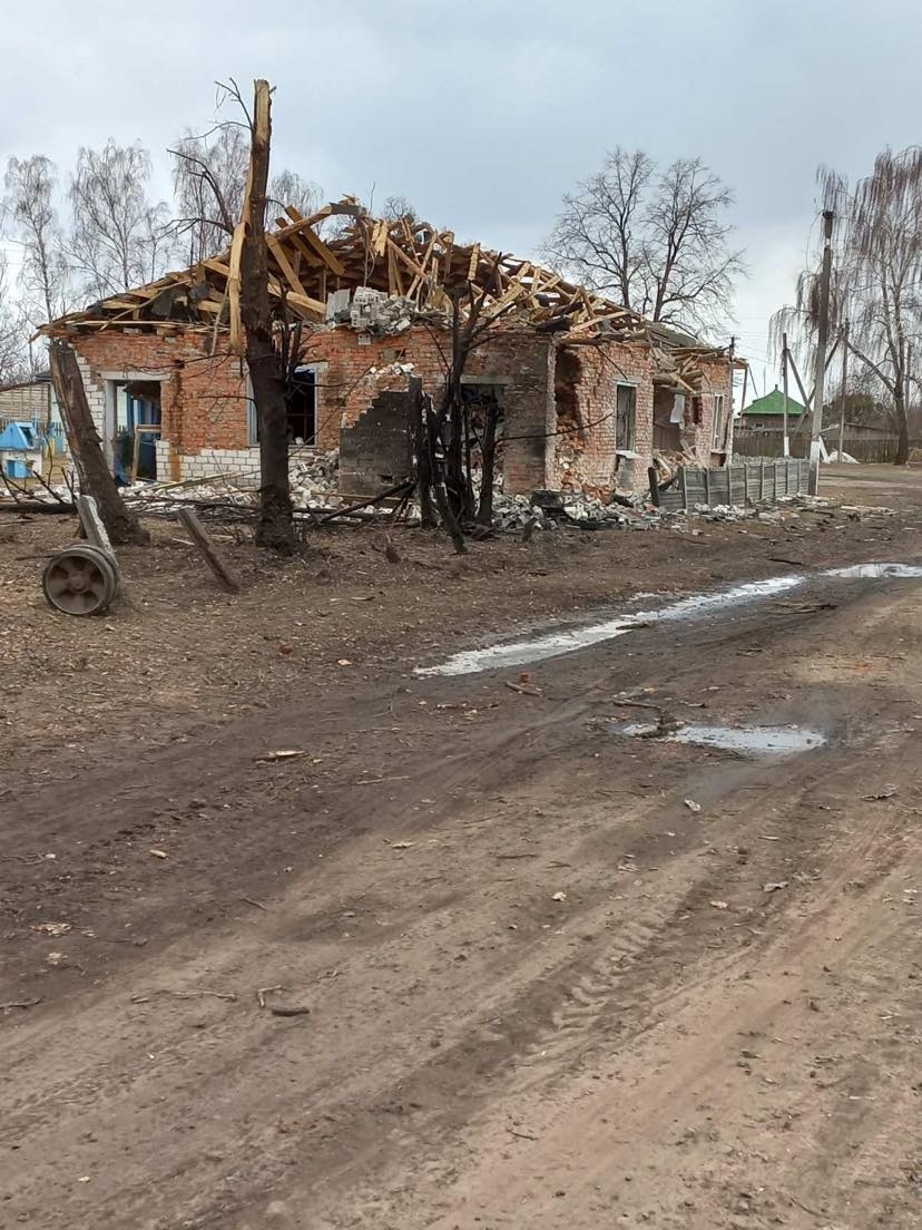 Пошкоджені під час пожежі будівлі
