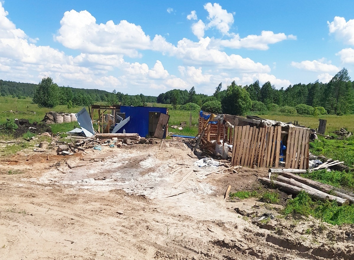 Залишки рашистського блокпоста