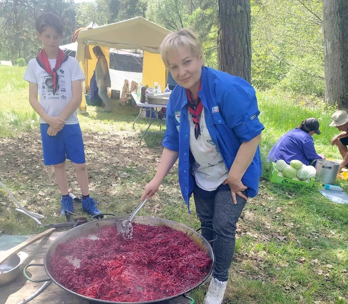Французькі діти вперше в житті куштували український борщ. І він їм дуже сподобався! 