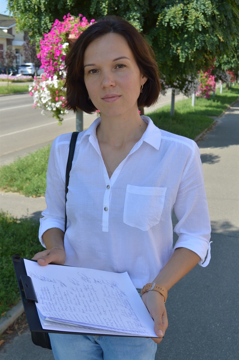 Альона Макаренко збирає підписи однодумців