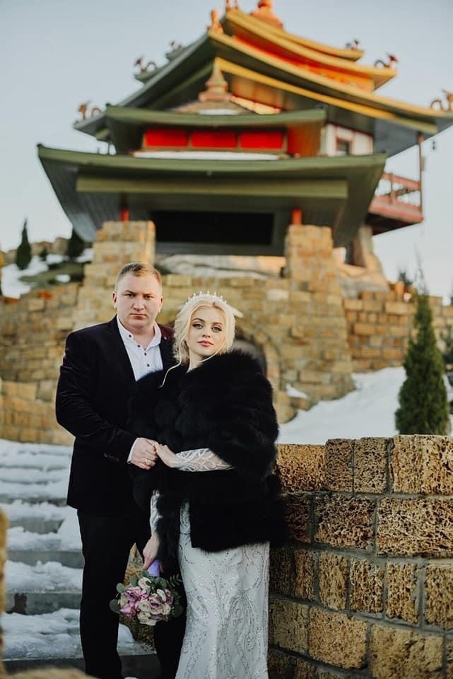 Весільне фото подружжя Турасів