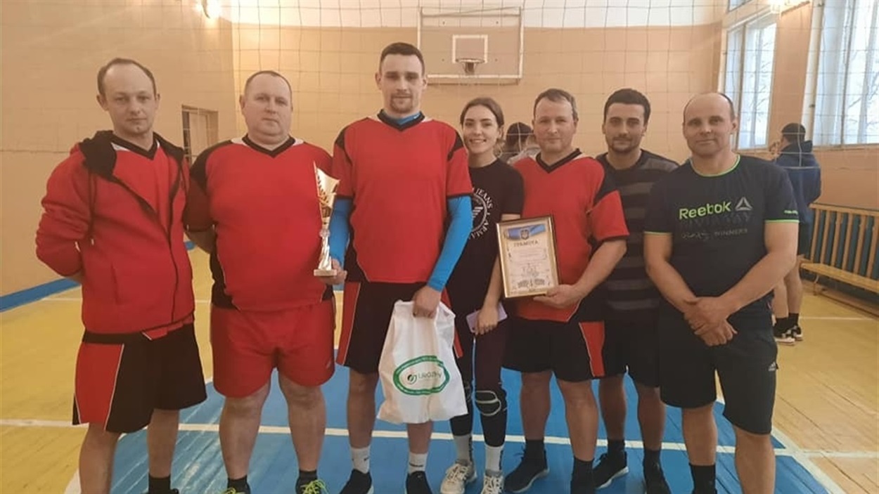 Торік перехідний кубок переможців турніру залишився в Холмах. Його не відпустила за межі селища місцева команда «Працююча молодь»
