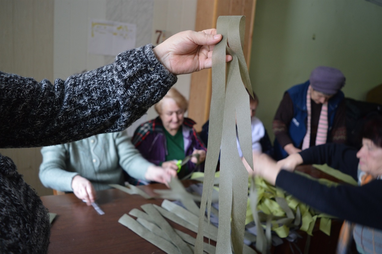 Кожна стрічка нарізається спеціальним способом