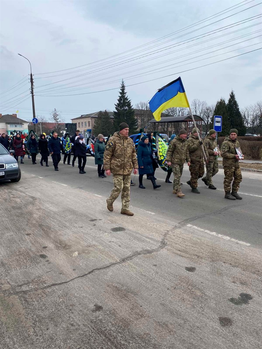 Корюківчани проводжають в останню путь свого захисника