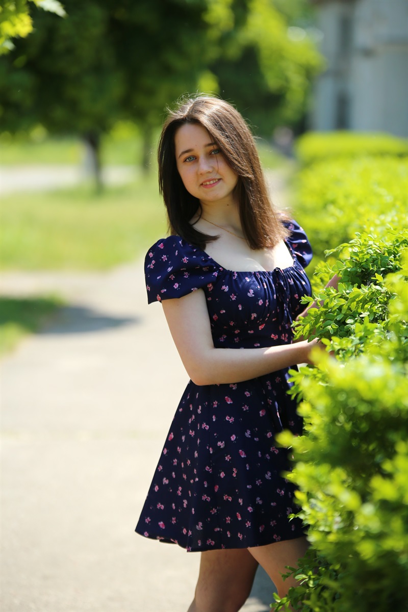Талановита випускниця Корюківською ліцею №1, золота медалістка Анна Костіна