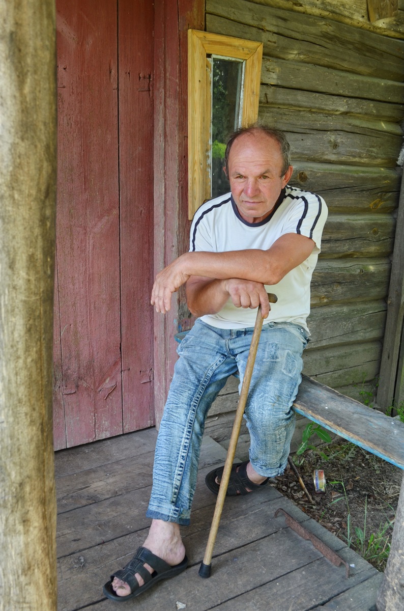 Віктор Солодкий пересувається за допомогою ціпка чи велосипедом