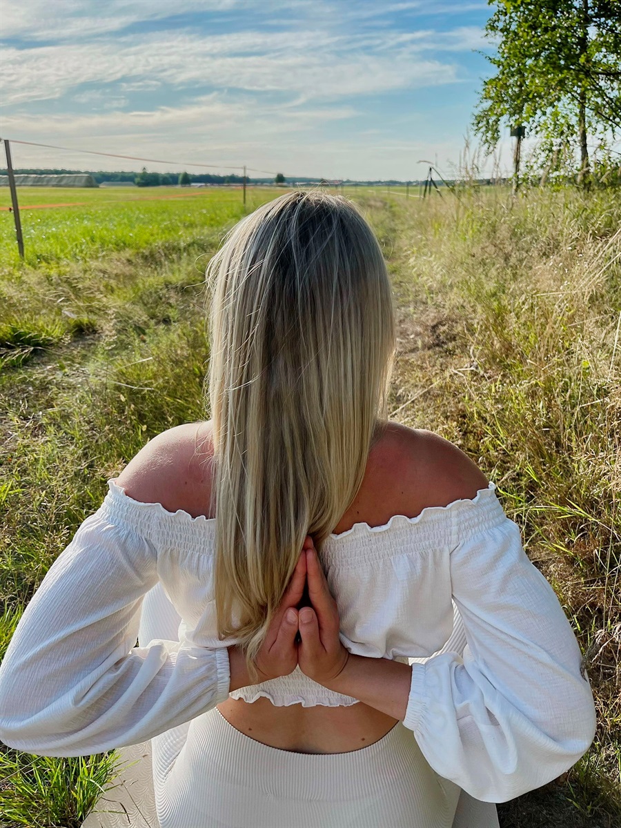 Юлія на заняттях йогою