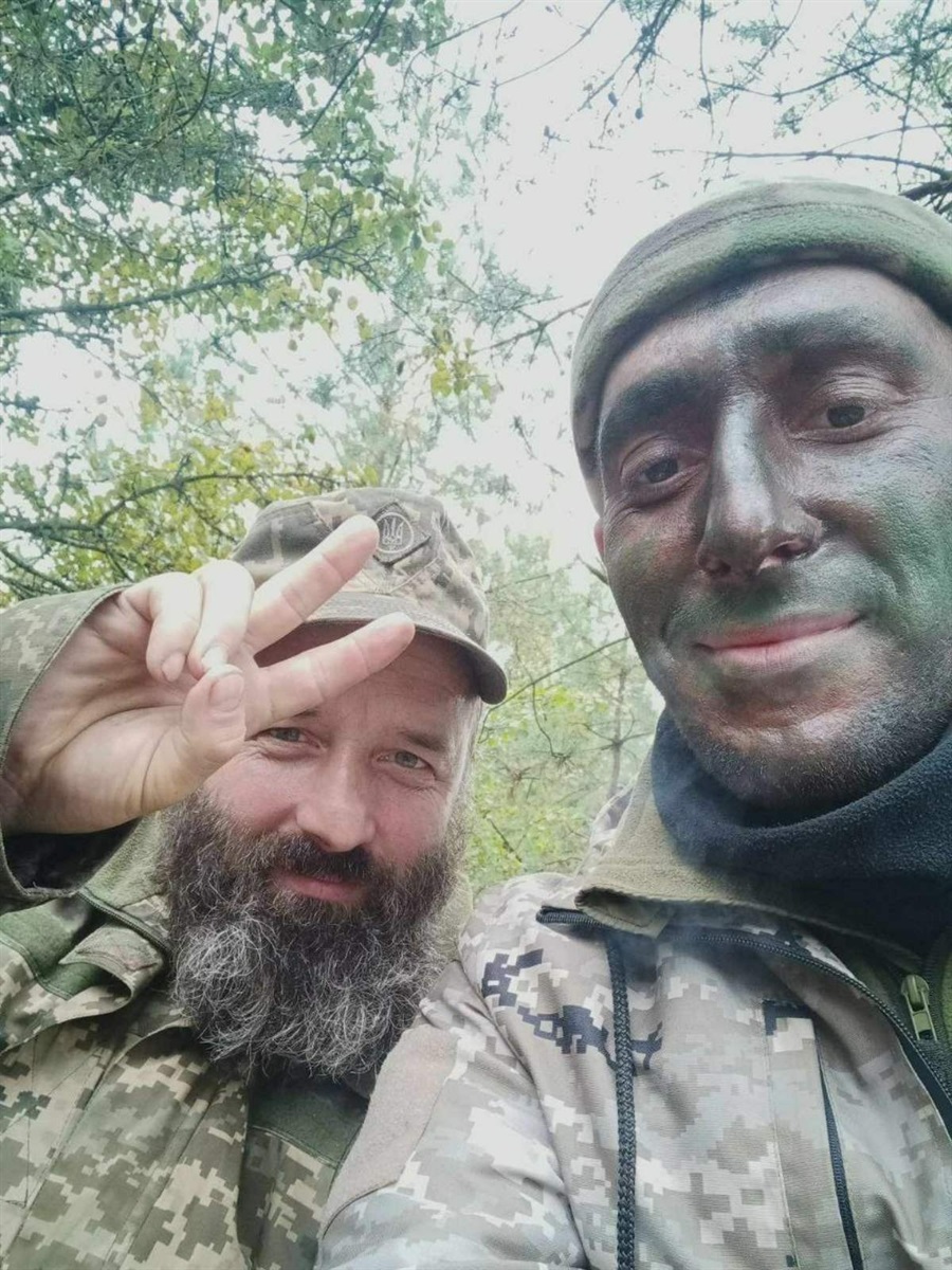 Борода (Ігор Смущенко) з побратимом Боксером (Михайлом Тараракою)



​