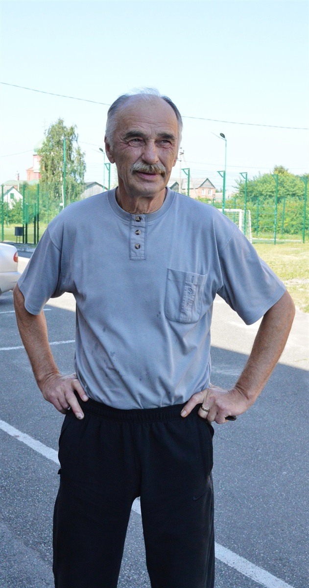 Тренер із футболу Володимир Вечерський