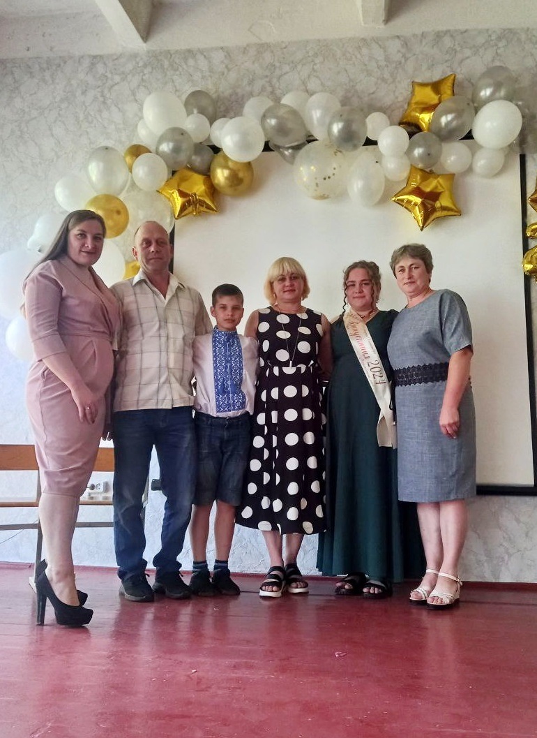 Випускний у Олександри. Артем з родиною