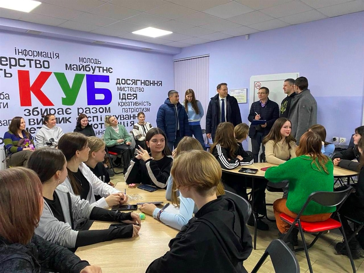 Німецький гість відвідав молодіжний центр "КУБ" у Корюківці