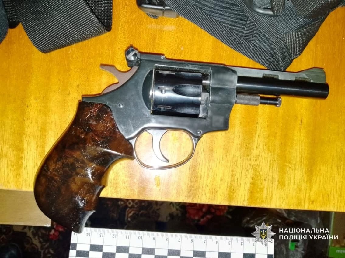 Поліцейські провели невідкладний обшук у помешканні нападника