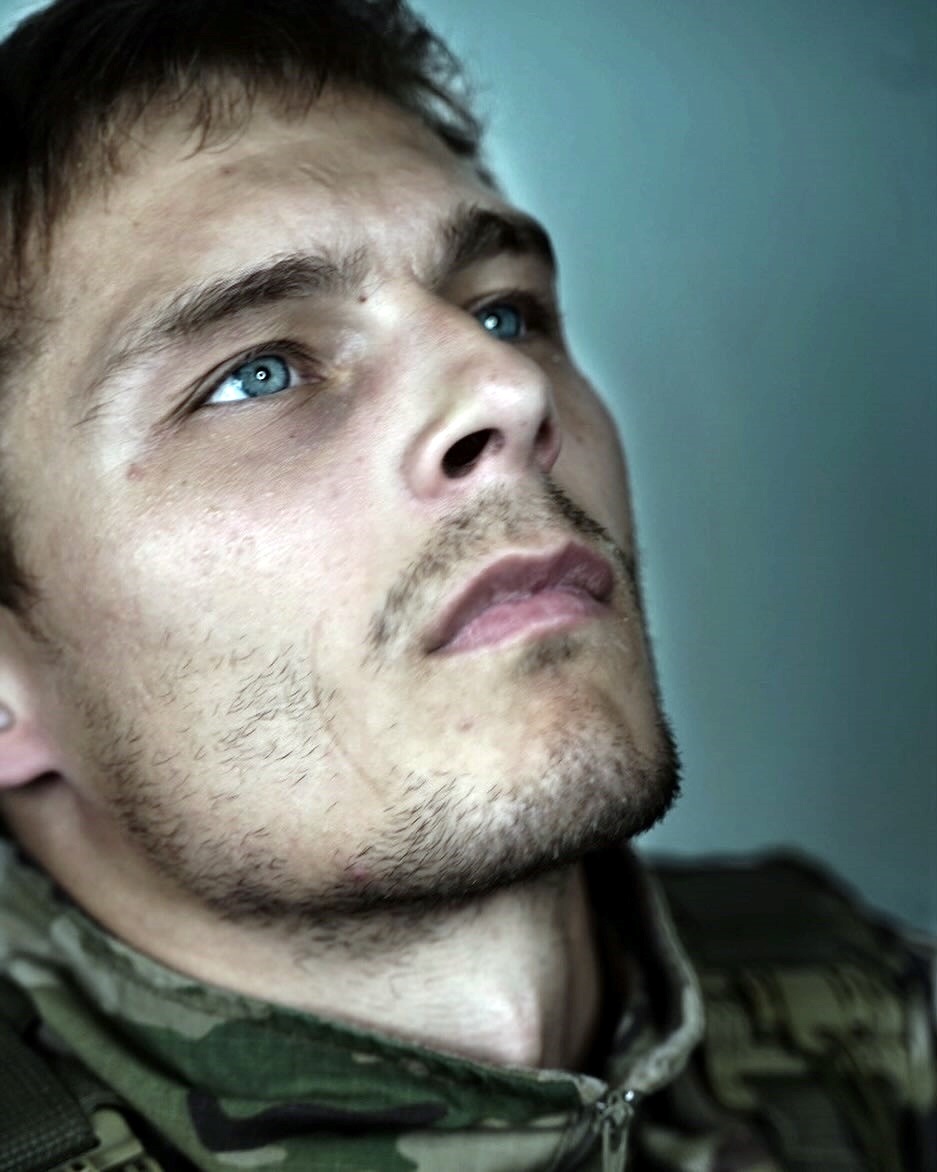 Ваше завдання – підтримувати його, щоб він знав, що ви його чекаєте і любите, і не намагатися «випросити» або витиснути з нього емоції